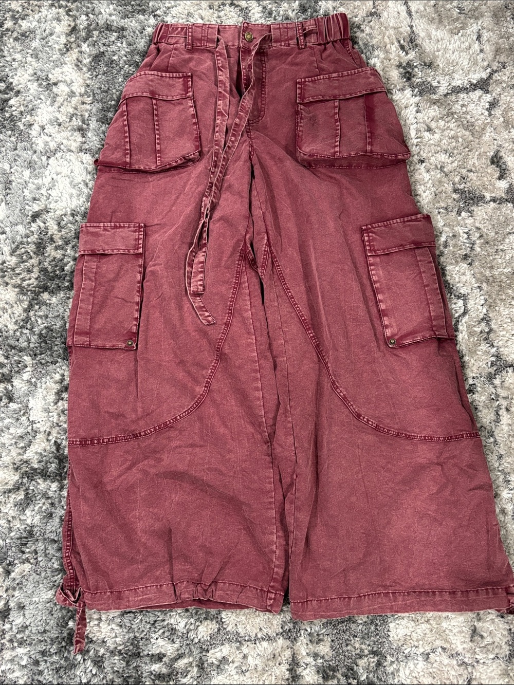 Women's Wide-Leg Cargo Pants in Wine